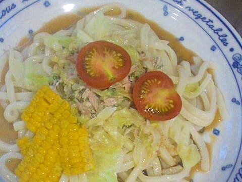 コーンとトマトのサラダうどん